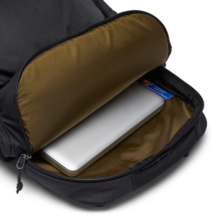 Chiquillo 30L Daypack - Cada Día | Cotopaxi Black