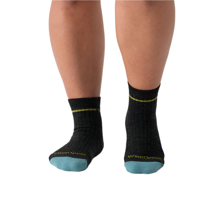 Women’s Single Stripe Cushioned Quarter Socks