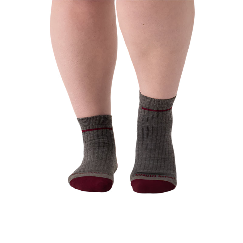 Women’s Single Stripe Wide Cushioned Quarter Socks