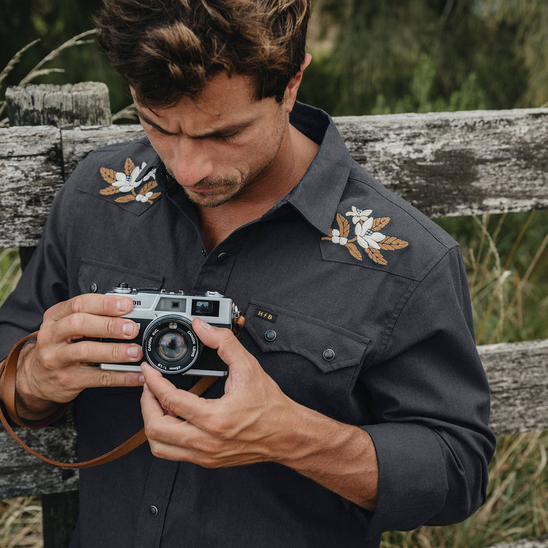 Men's Crosscut Denim Deluxe Snapshirt | Orange Blossoms: Antique Black