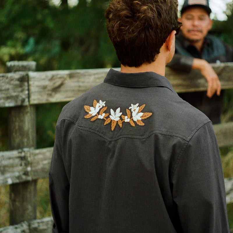 Men's Crosscut Denim Deluxe Snapshirt | Orange Blossoms: Antique Black