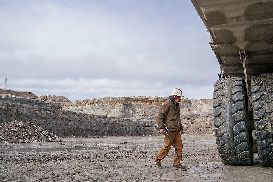 Men's Utility Work Pant - Relaxed Fit - Rugged Flex - Duck | CARHARTT BROWN