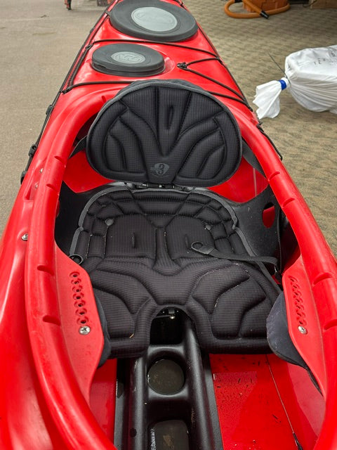 Tsunami 140 with Rudder (Buy Back) that include Aqua Bound Carbon Paddles